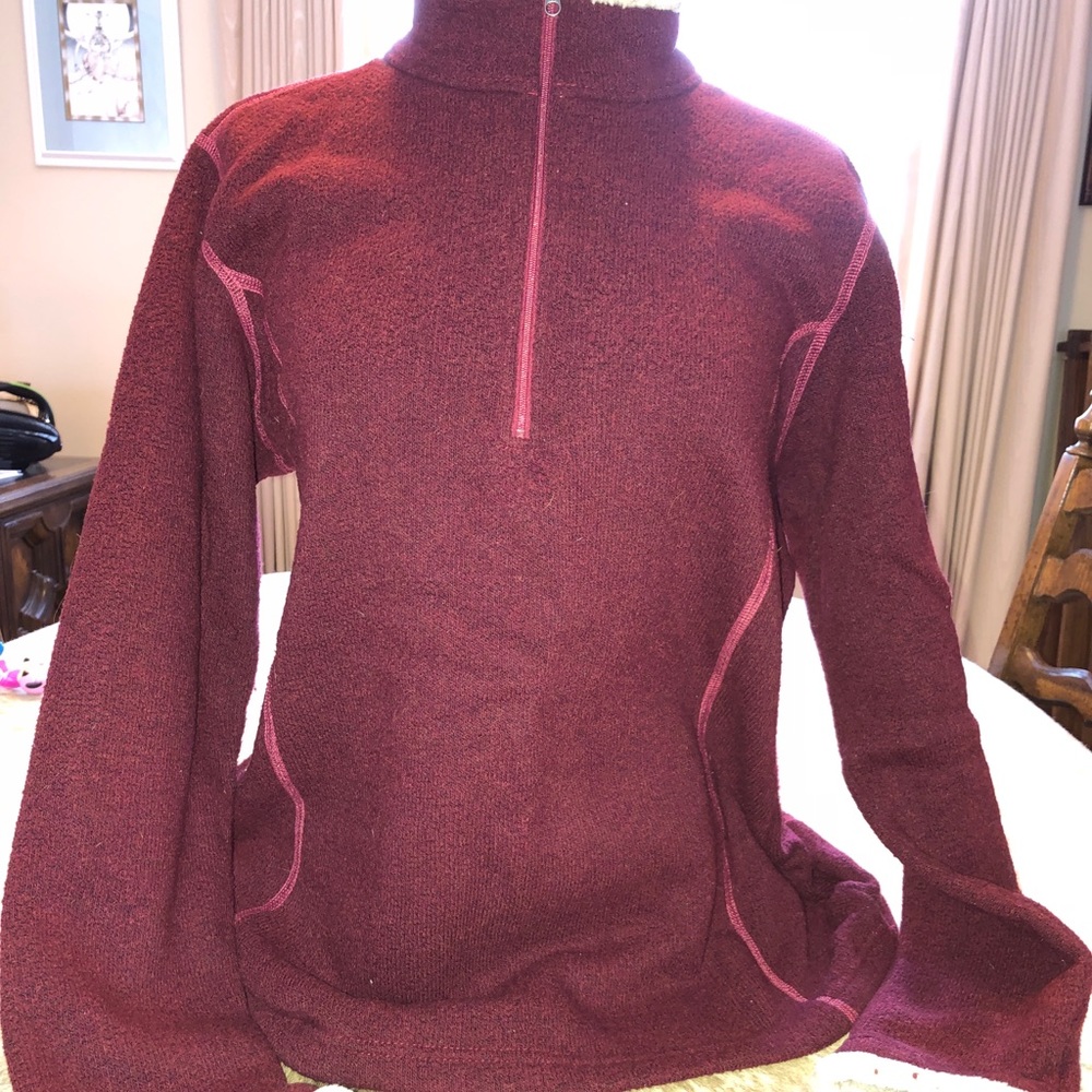 Kuhl women’s fleece sweater, size large, burgundy